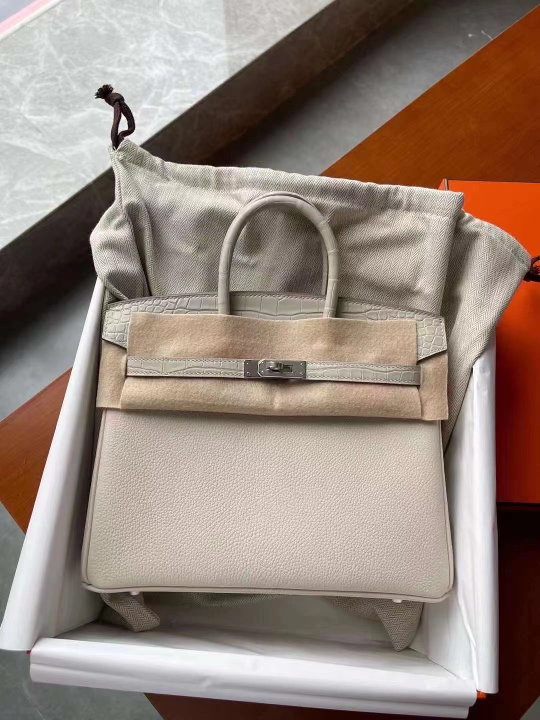 에르메스 버킨백25 화이트 은장 악어가죽 핸들